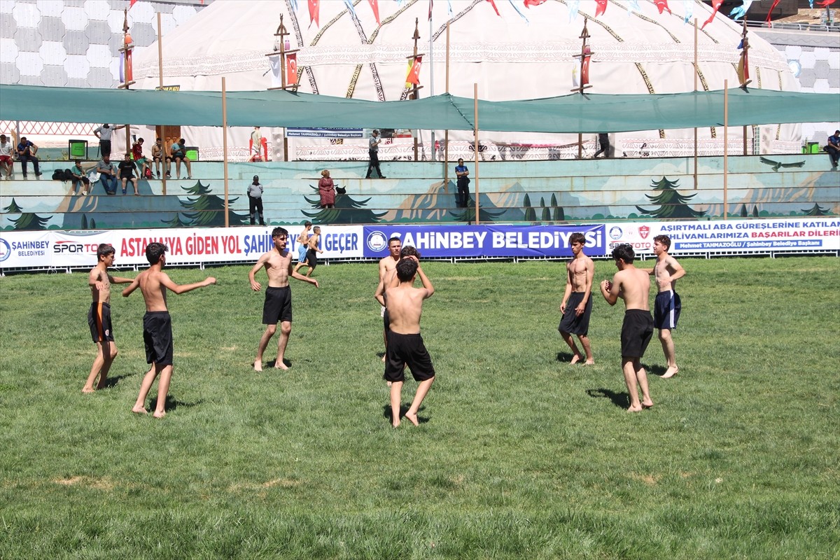 Aşırtmalı Aba Güreşi Türkiye Şampiyonası, Gaziantep'te başladı. Türkiye Geleneksel Güreşler...
