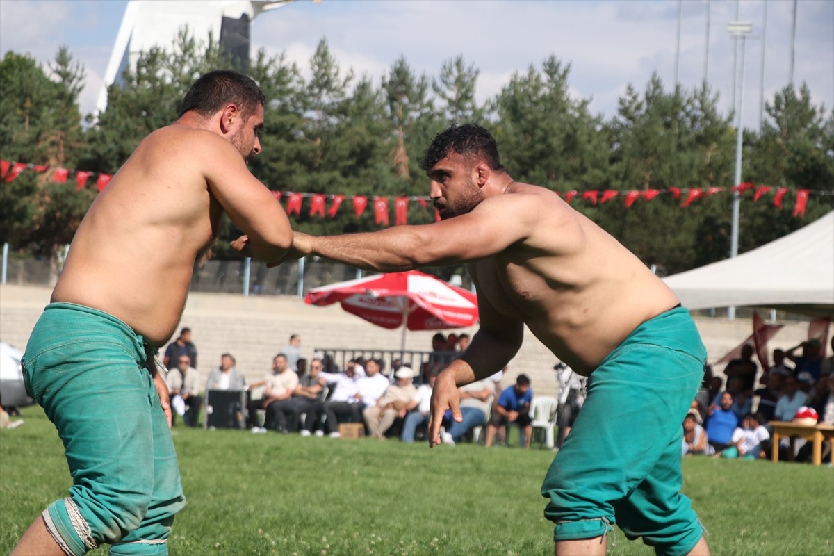 Atatürk Üniversitesi Spor Kulübü'nce organize edilen 1. Karakucak Güreş Festivali, Atatürk...