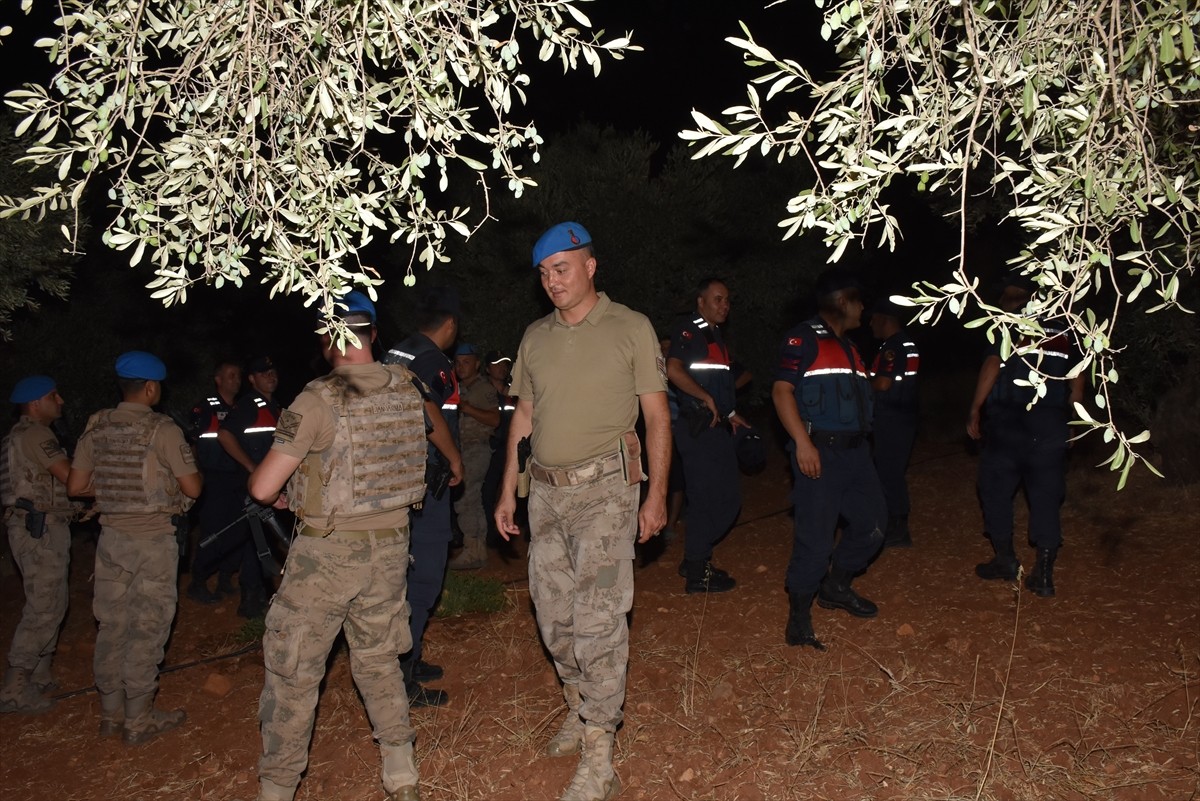 Aydın'ın Germencik ilçesinde jandarma ekiplerince incir ve zeytin bahçelerindeki hırsızlıkların...