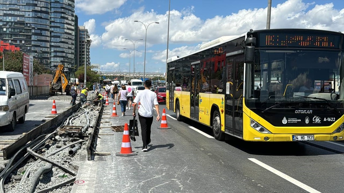 Bahçelievler ve Avcılar'da yapılan "beyaz yol" çalışması ve elektrik altyapı çalışmaları nedeniyle...
