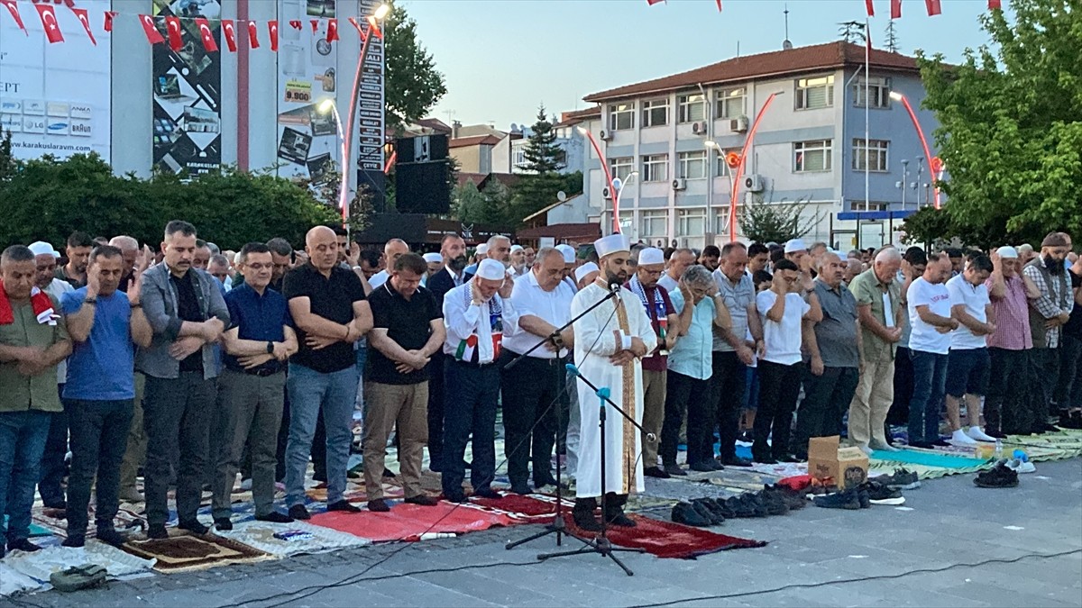 Bartın’da, İsrail'in Filistin'e yönelik saldırılarını protesto amacıyla" Kudüs için Kıyamdayız"...