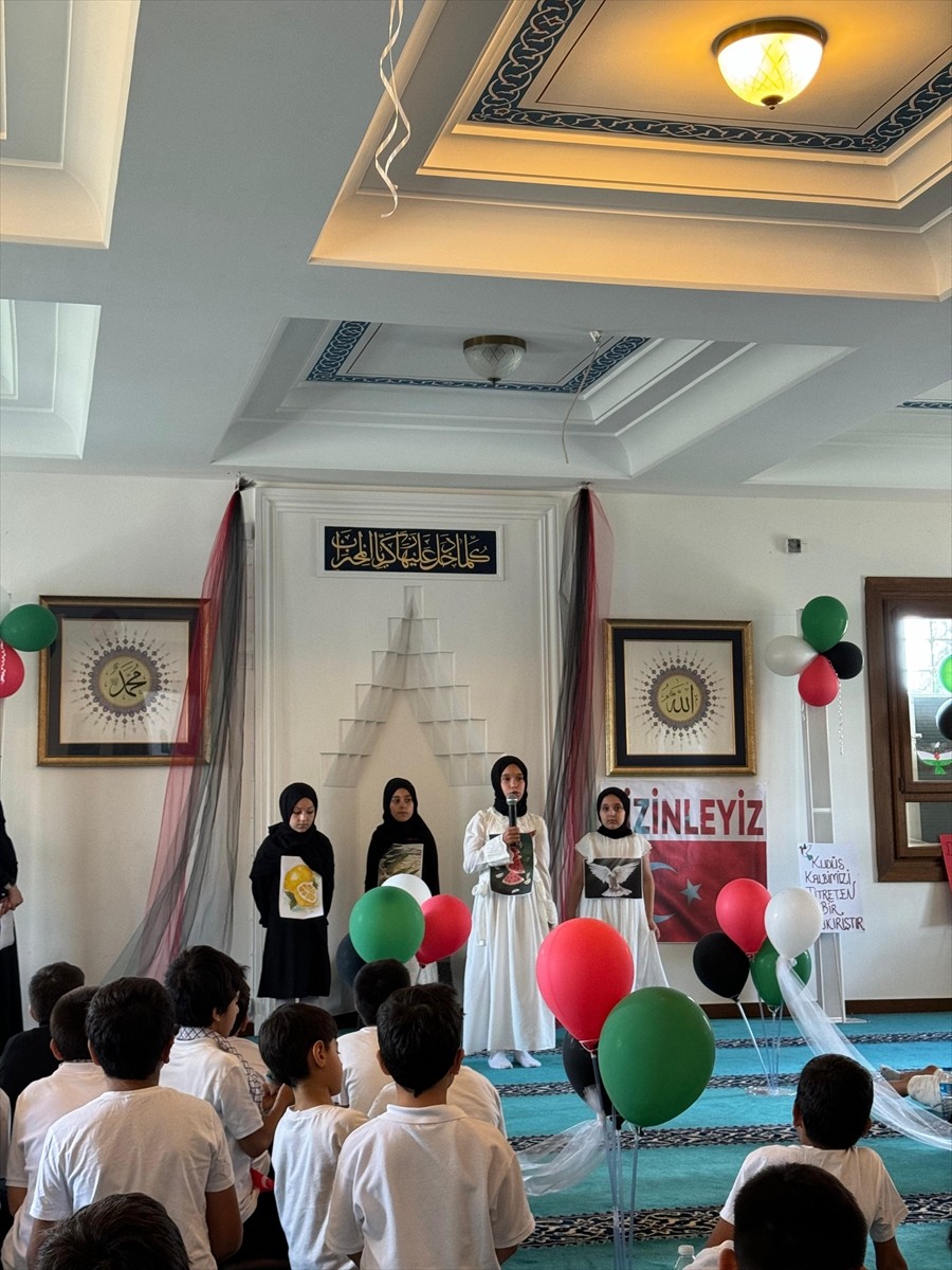 Başakşehir Fahrettin Paşa Camii'nde, İsrail'in saldırılarını protesto etmek ve Gazze'ye destek...