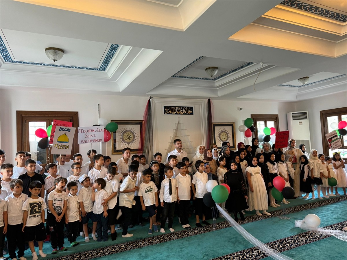 Başakşehir Fahrettin Paşa Camii'nde, İsrail'in saldırılarını protesto etmek ve Gazze'ye destek...