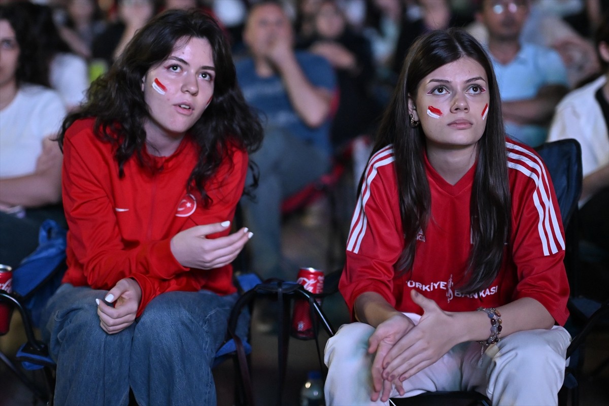 Başkentliler, A Milli Kadın Voleybol Takımı'nın, Paris 2024 Olimpiyat Oyunları'nın yarı final...