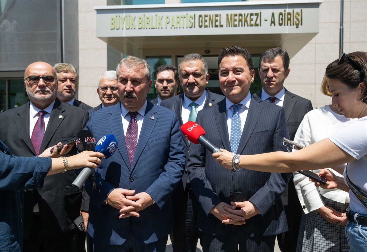 BBP Genel Başkanı Mustafa Destici, partilerini ziyaret eden DEVA Partisi Genel Başkanı Ali Babacan...