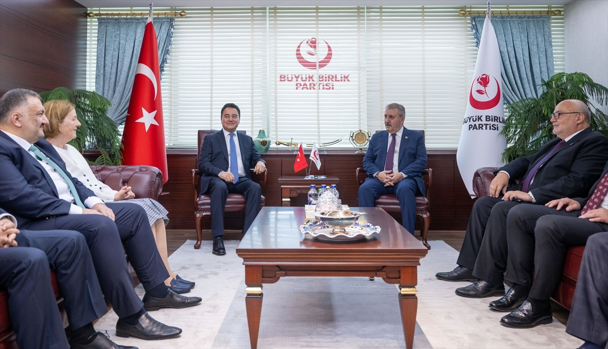 BBP Genel Başkanı Mustafa Destici, partilerini ziyaret eden DEVA Partisi Genel Başkanı Ali Babacan...