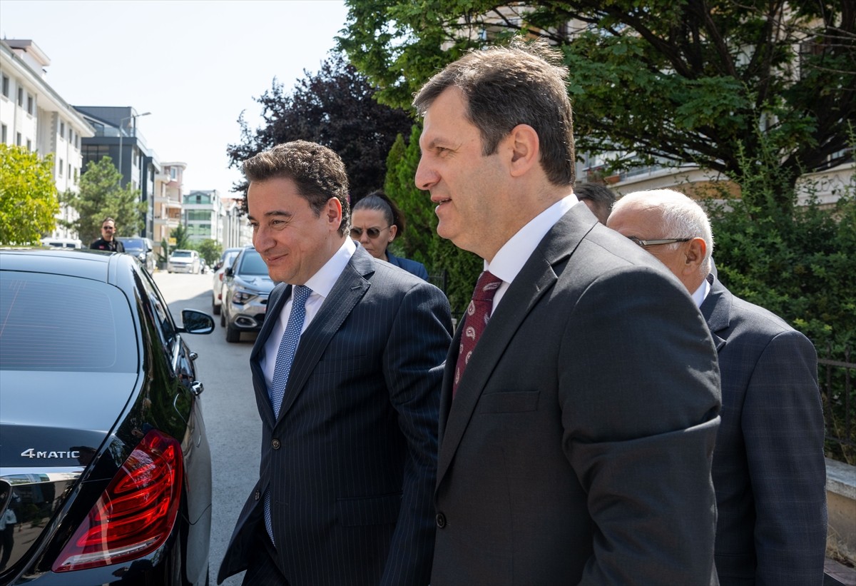 BBP Genel Başkanı Mustafa Destici, partilerini ziyaret eden DEVA Partisi Genel Başkanı Ali Babacan...