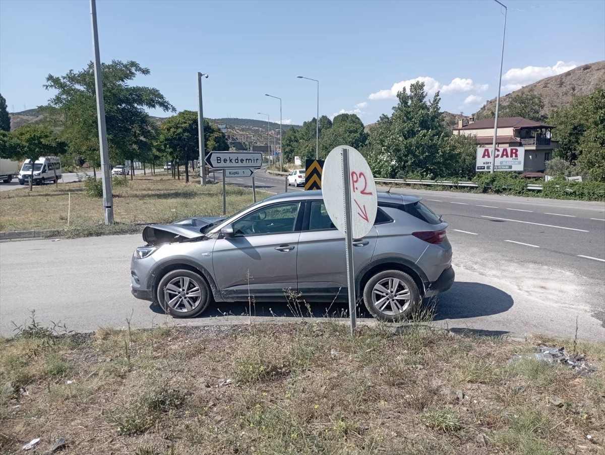 Bilecik'te otomobilin çarptığı kişi hayatını kaybetti.