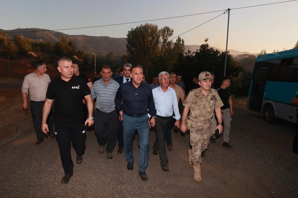 Bingöl'ün Genç ilçesinde çıkan orman yangını ekiplerin müdahalesiyle kontrol altına alındı. Yangın...