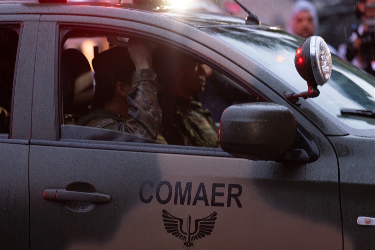 Brezilya'da 58 yolcu ve 4 kişilik mürettebat taşıyan uçak Sao Paulo kenti yakınlarındaki yerleşim...