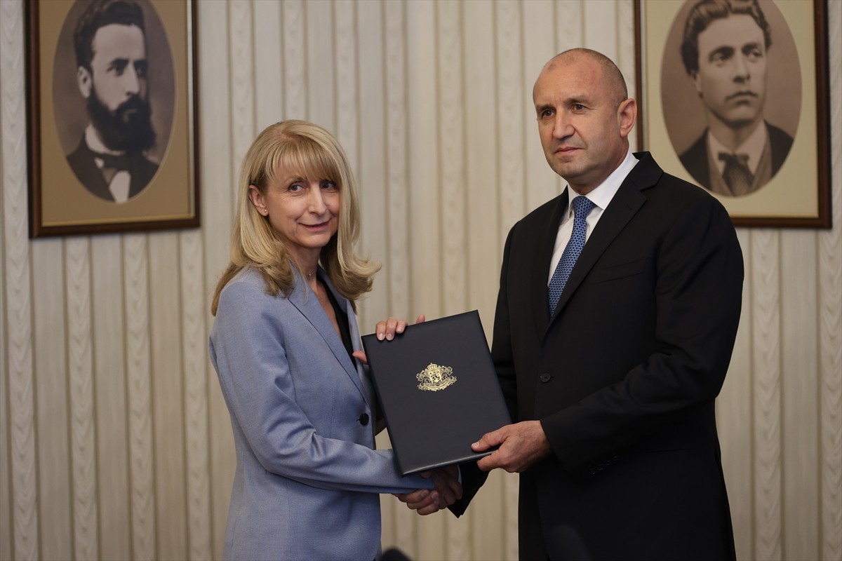 Bulgaristan Cumhurbaşkanı Rumen Radev (sağda), Sayıştay Başkan Yardımcısı Goritsa...