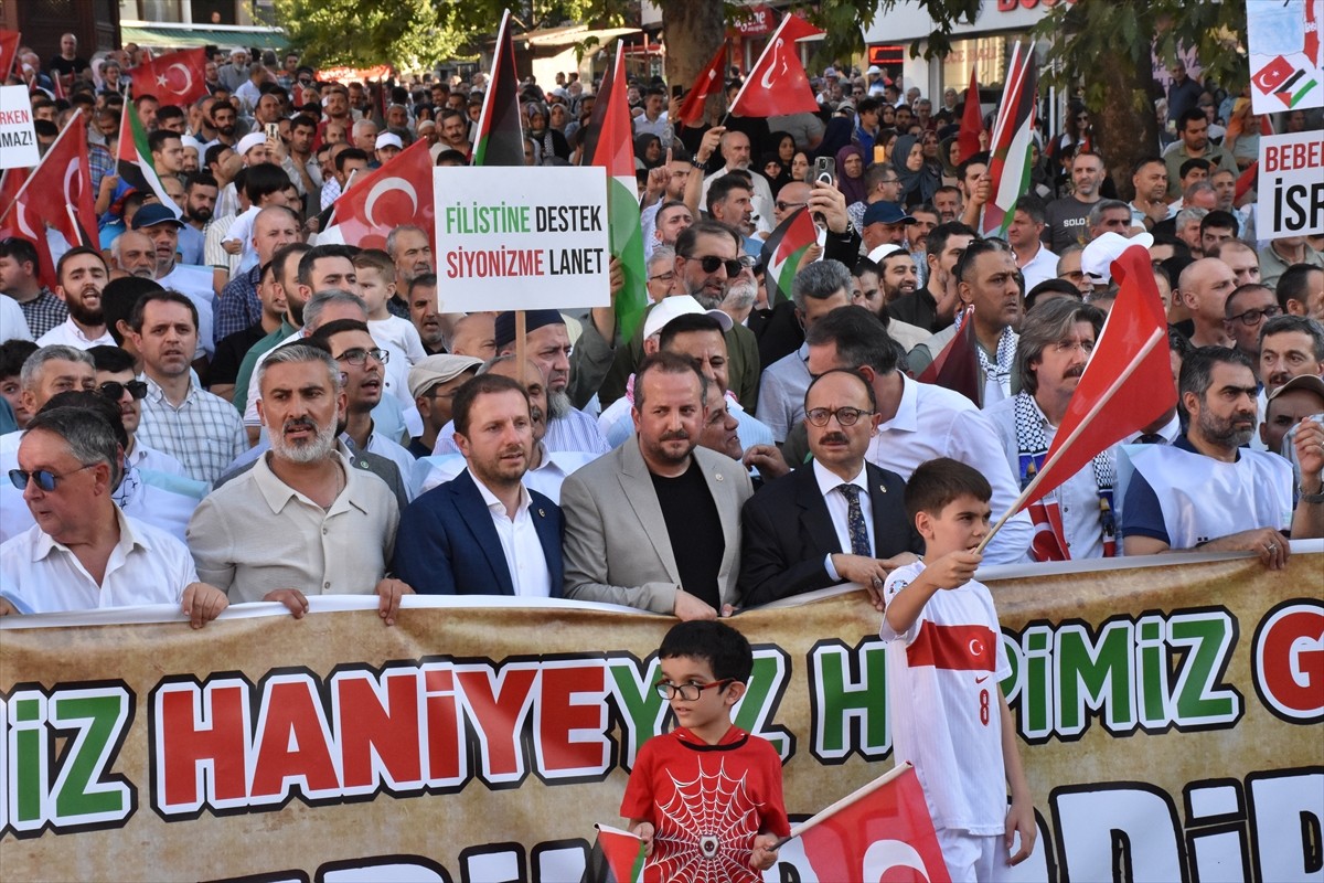 Bursa'da, Hamas Siyasi Büro Başkanı İsmail Heniyye'nin İran'da suikasta uğraması ve İsrail'in...