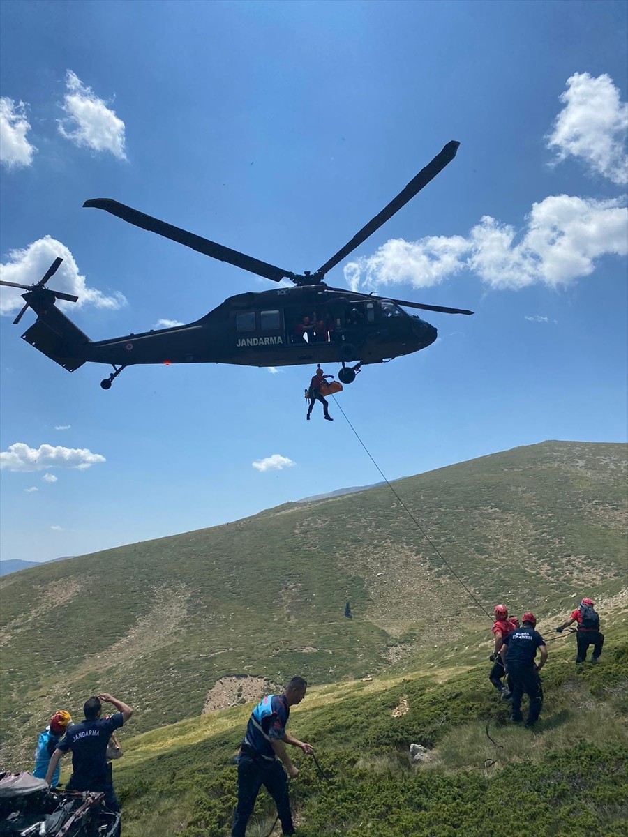 Bursa'nın İnegöl ilçesinde, off-road aracının uçuruma yuvarlanması sonucu yaralanan 2 kişi...