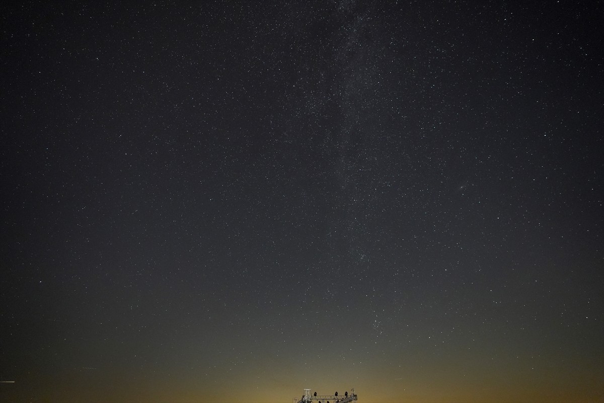Bursa'nın Karacabey ilçesinde binlerce kişi "Perseid meteor yağmuru"nu gözlemledi. Sosyal medya...