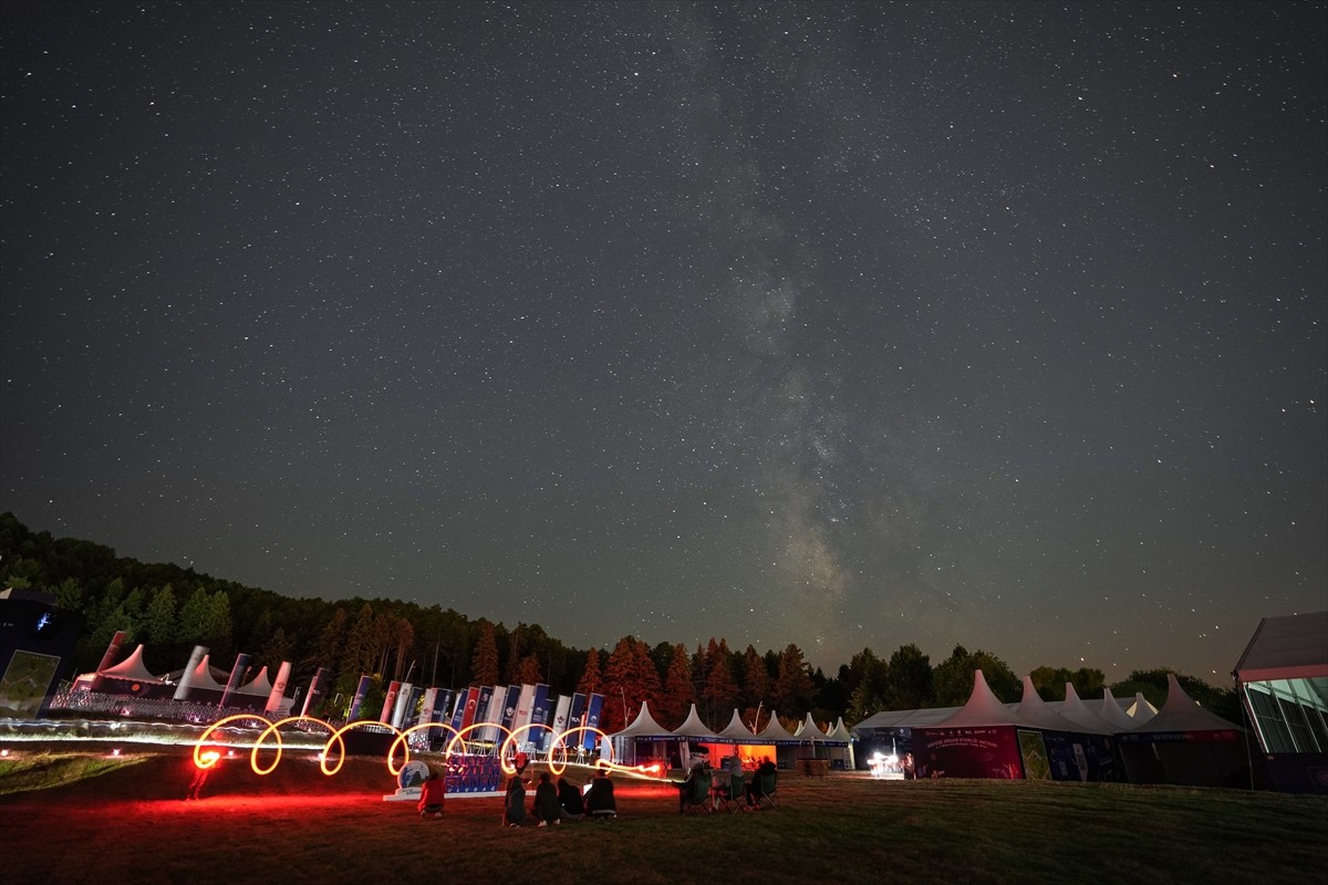 Bursa Uludağ'da TÜBİTAK'ın 26. Gökyüzü Gözlem Etkinliği başladı. Kirazlıyayla mevkiinde kurulan...
