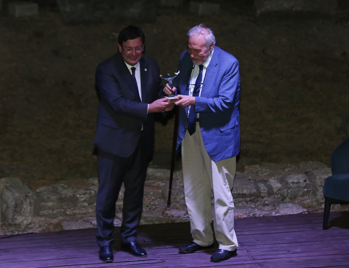 Çanakkale Belediyesince bu yıl 61'incisi düzenlenen Uluslararası Troia Festivali'nin resmi...