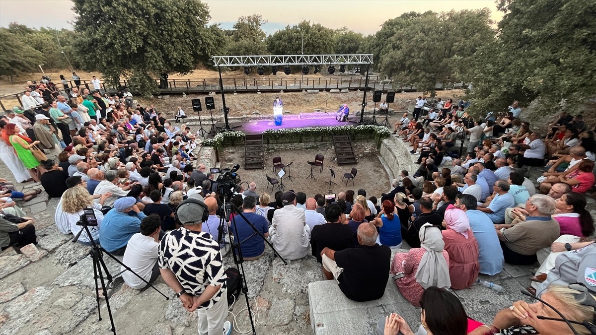 Çanakkale Belediyesince bu yıl 61'incisi düzenlenen Uluslararası Troia Festivali'nin resmi...