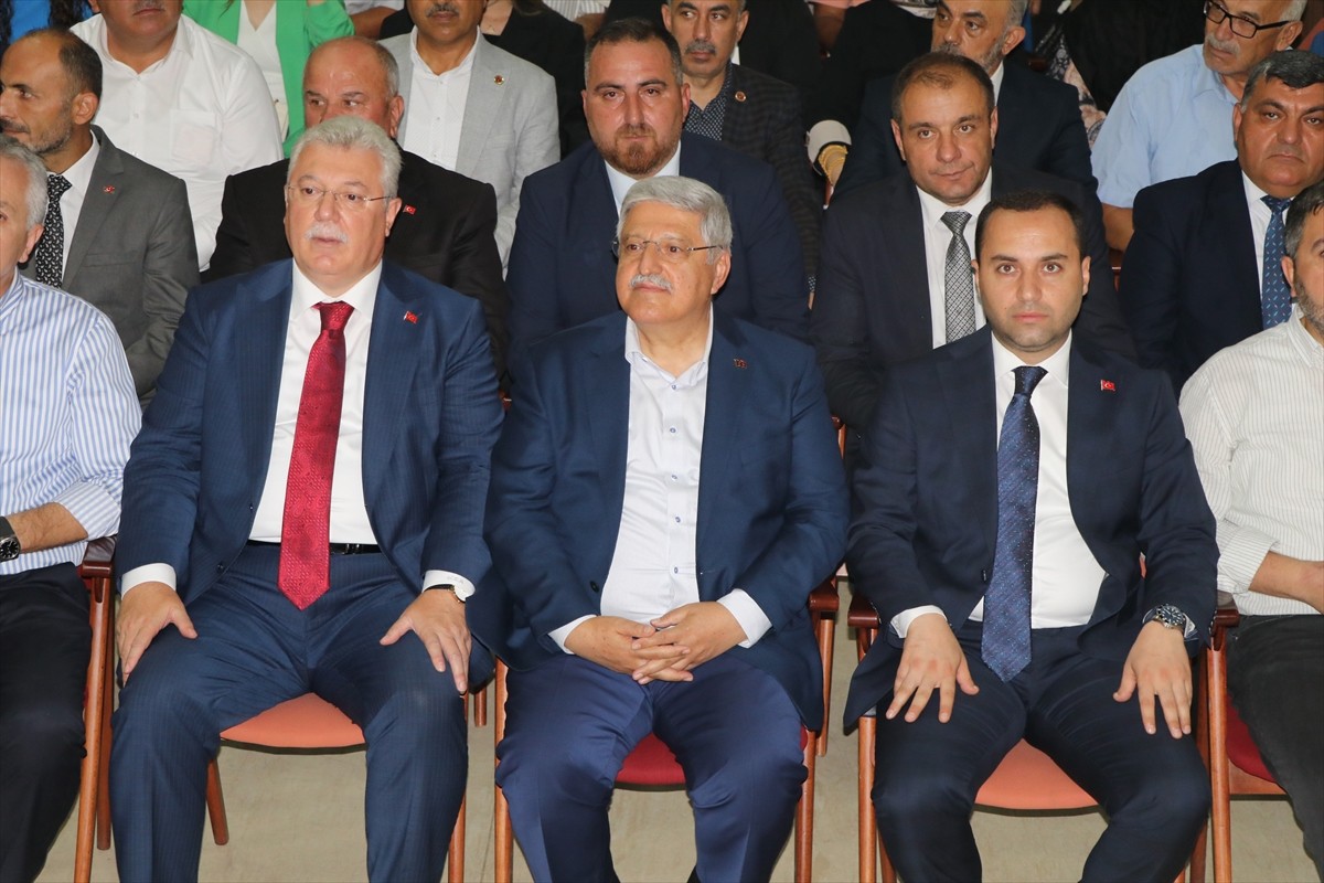 Çankırı'da, Atatürk Kültür Merkezi'nde AK Parti İl Danışma Meclisi programı düzenlendi. Programa...