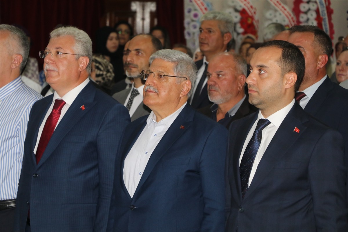 Çankırı'da, Atatürk Kültür Merkezi'nde AK Parti İl Danışma Meclisi programı düzenlendi. Programa...