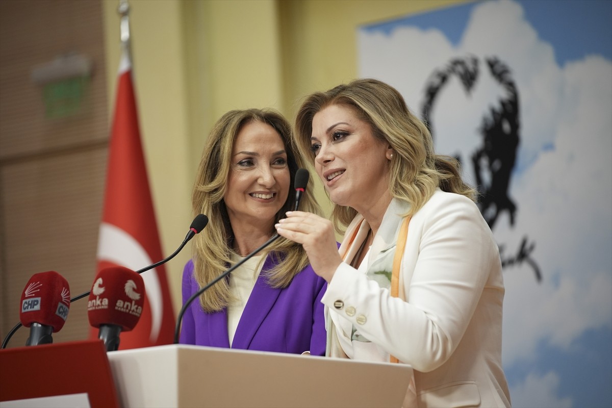 CHP'de 4 Ağustos Pazar günü yapılan 15. Kadın Kolları Kurultayı'nda Genel Başkanlığa seçilen...