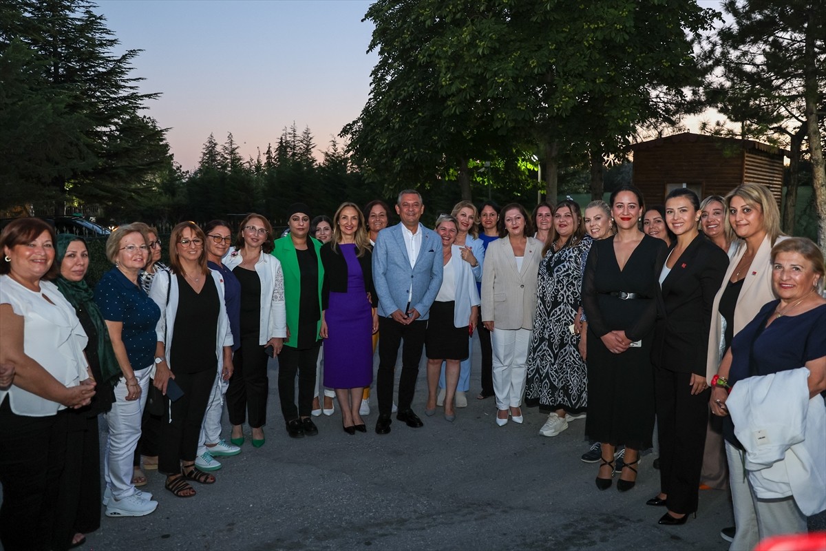 CHP Genel Başkanı Özgür Özel, CHP Kadın Kolları 15. Olağan Kurultayı öncesinde başkan adayları ve...
