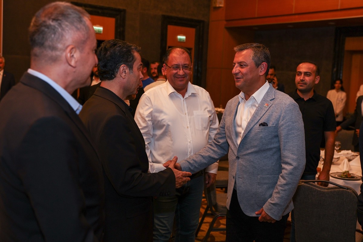 CHP Genel Başkanı Özgür Özel, CHP Kadın Kolları 15. Olağan Kurultayı öncesinde başkan adayları ve...