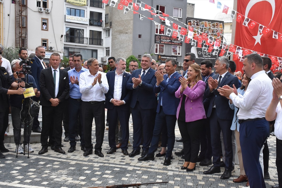 CHP Genel Başkanı Özgür Özel, partisinin Giresun İl Başkanlığını ziyaret etti. Özel'e ziyaret...