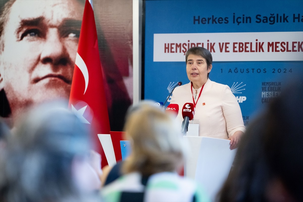 CHP Genel Merkezi'nde Hemşirelik ve Ebelik Meslek Çalıştayı düzenlendi. Çalıştay, saygı duruşu ve...