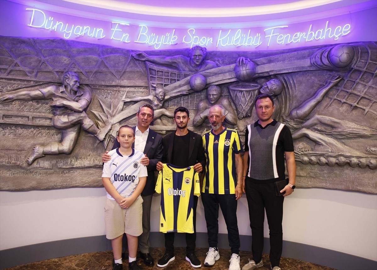 Çorum'un İskilip ilçesinde traktörüyle tarlasına "Fenerbahçe" yazdığı görüntüleri sosyal medyada...