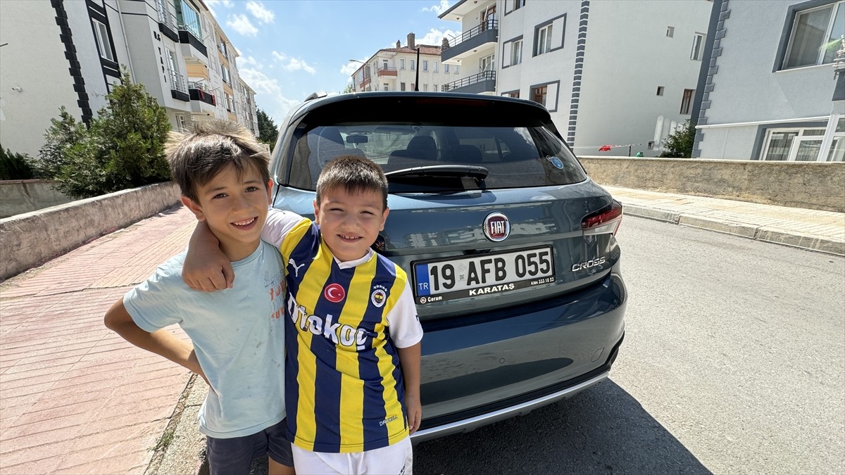 Çorum Emniyet Müdürü Arif Pehlivan (solda), sosyal medya hesabından yayınladığı video ile adının...