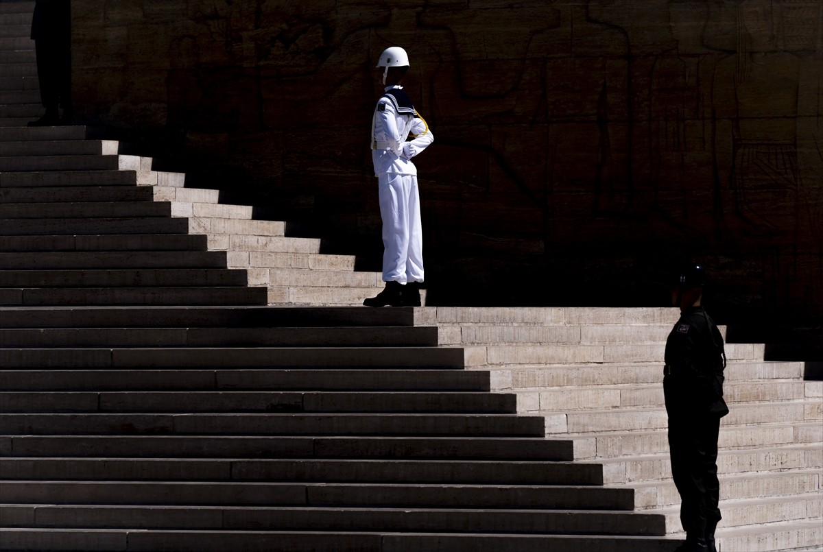 Cumhurbaşkanı Recep Tayyip Erdoğan başkanlığındaki Yüksek Askeri Şura (YAŞ) üyeleri Anıtkabir'i...