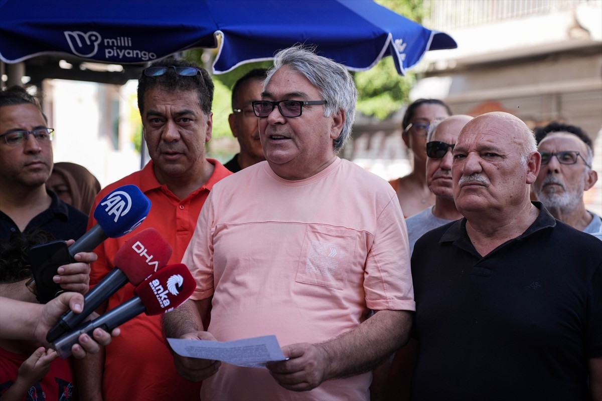 Dede Korkut Yörük Türkmen Federasyonu üyeleri, İzmir'in Konak ilçesinde 12 Temmuz'da sağanak...