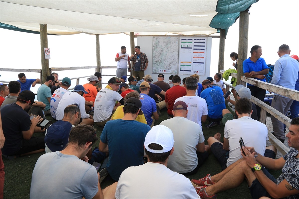 Denizli'nin Çameli ilçesindeki 2 bin 150 rakımlı Yaylacık Dağı'nda düzenlenen 2024 Yamaç Paraşütü...