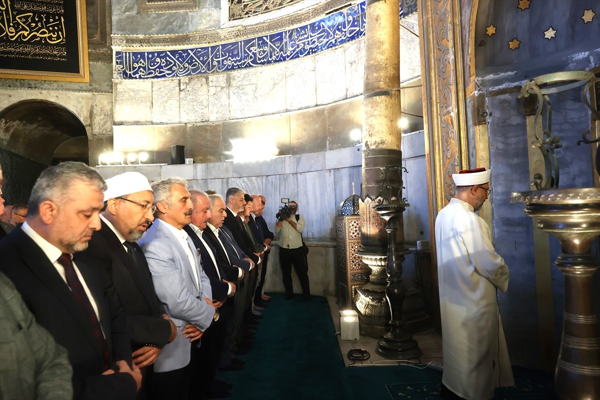 Diyanet İşleri Başkanı Ali Erbaş, Ayasofya-i Kebir Cami-i Şerifi'nde, Cuma namazının ardından...