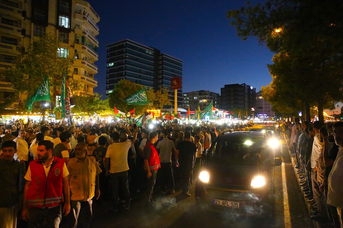 Diyarbakır'da, Hamas Siyasi Büro Başkanı İsmail Heniyye'nin suikasta uğraması ve İsrail'in...