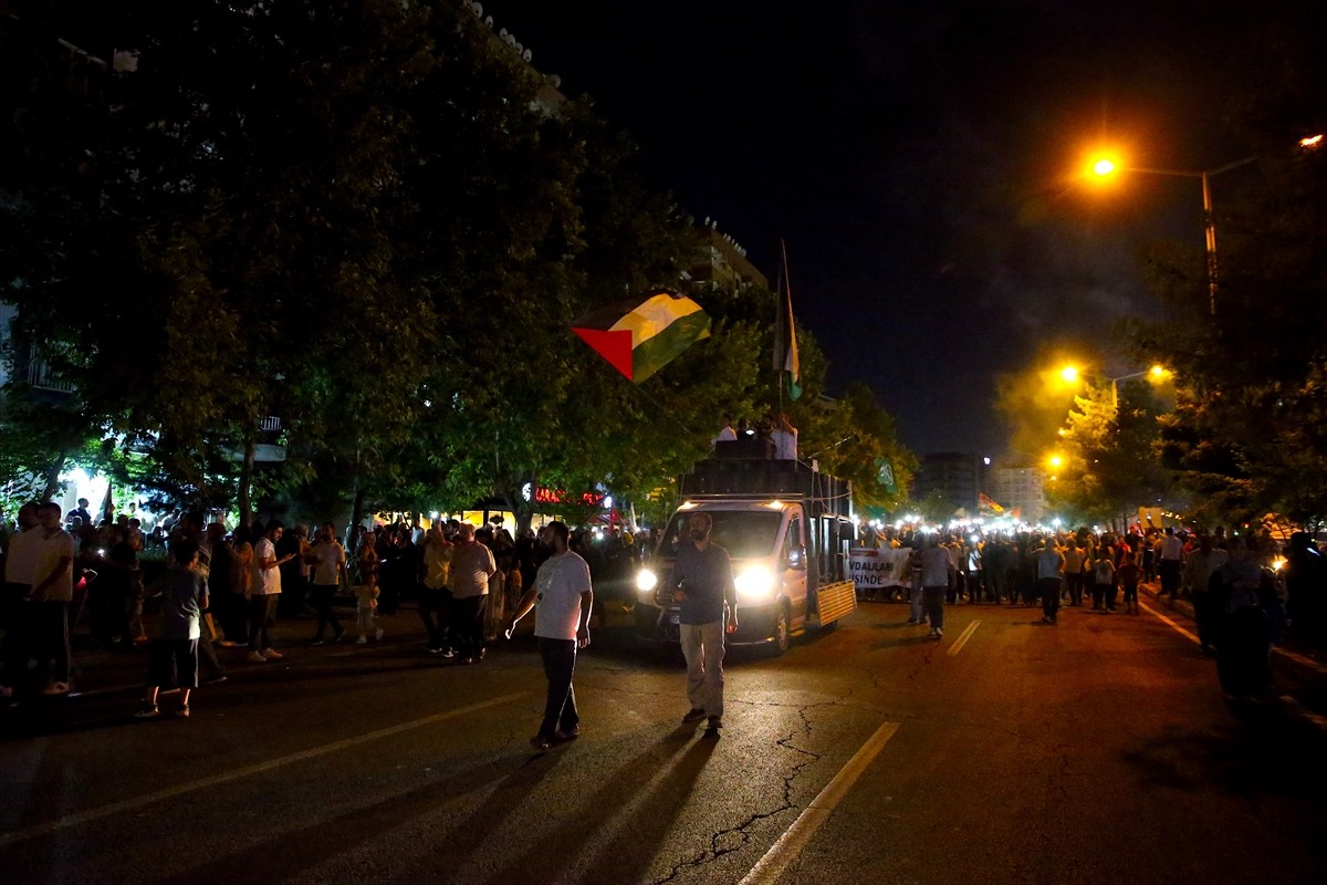 Diyarbakır'da, Hamas Siyasi Büro Başkanı İsmail Heniyye'nin suikasta uğraması ve İsrail'in...