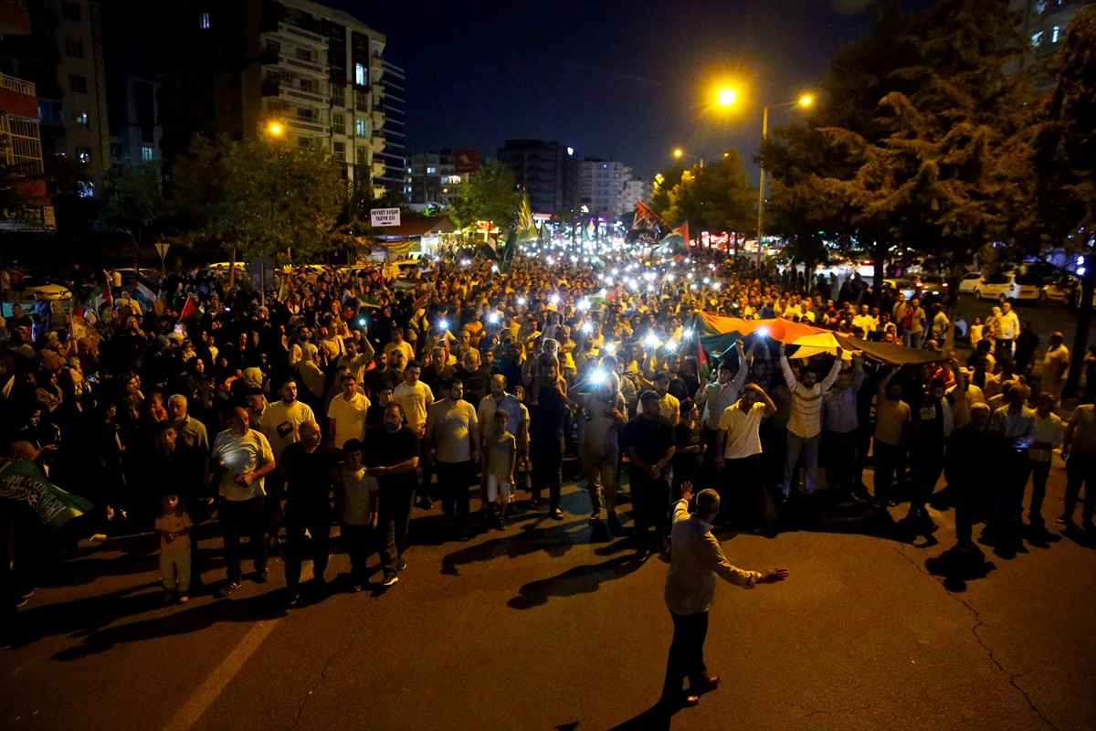 Diyarbakır'da, Hamas Siyasi Büro Başkanı İsmail Heniyye'nin suikasta uğraması ve İsrail'in...