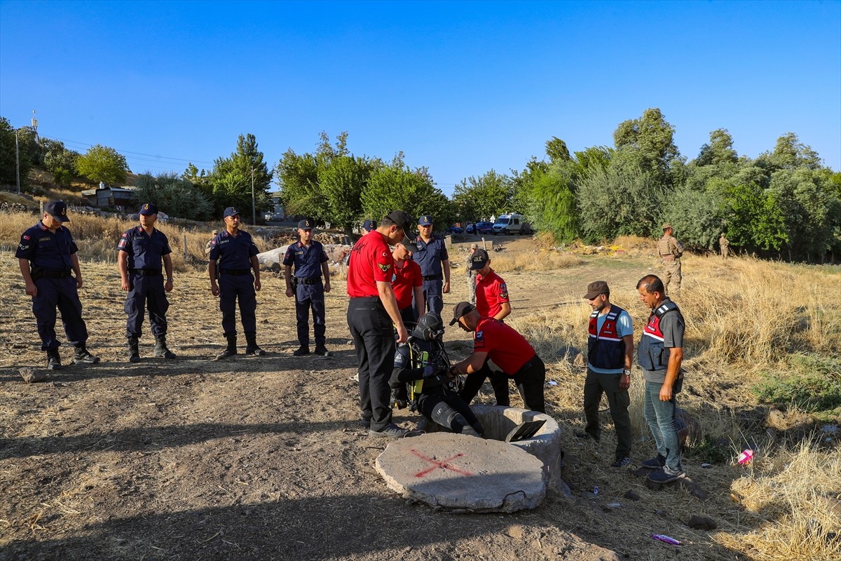 Diyarbakır'ın merkez Bağlar ilçesinde kaybolan 8 yaşındaki Narin Güran'ı arama çalışmalarına devam...