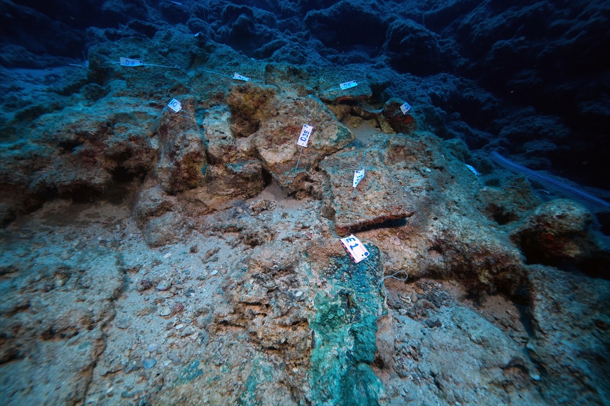  Dünyanın bilinen en eski batığı olarak nitelenen Kumluca Orta Tunç Çağı Batığı'nda arkeologların...