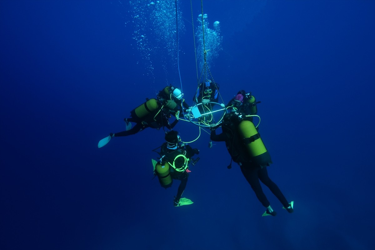  Dünyanın bilinen en eski batığı olarak nitelenen Kumluca Orta Tunç Çağı Batığı'nda arkeologların...