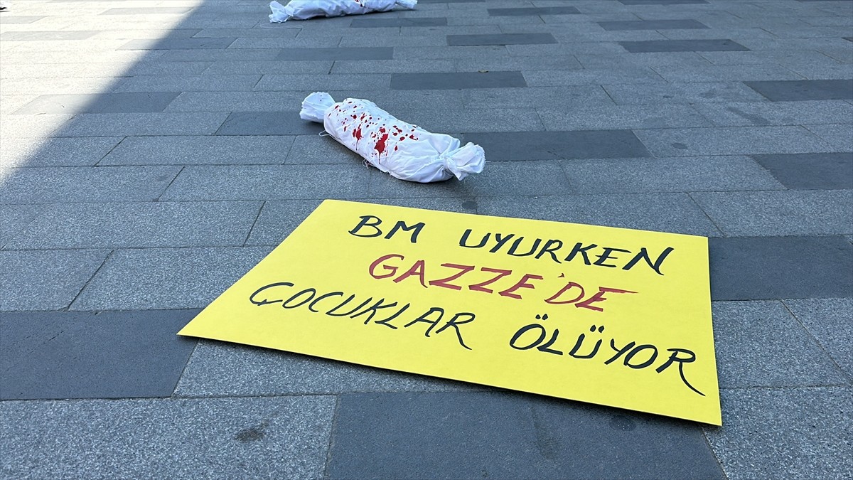 Düzce'de, İsrail'in Filistin halkına yönelik saldırılarını protesto etmek amacıyla...