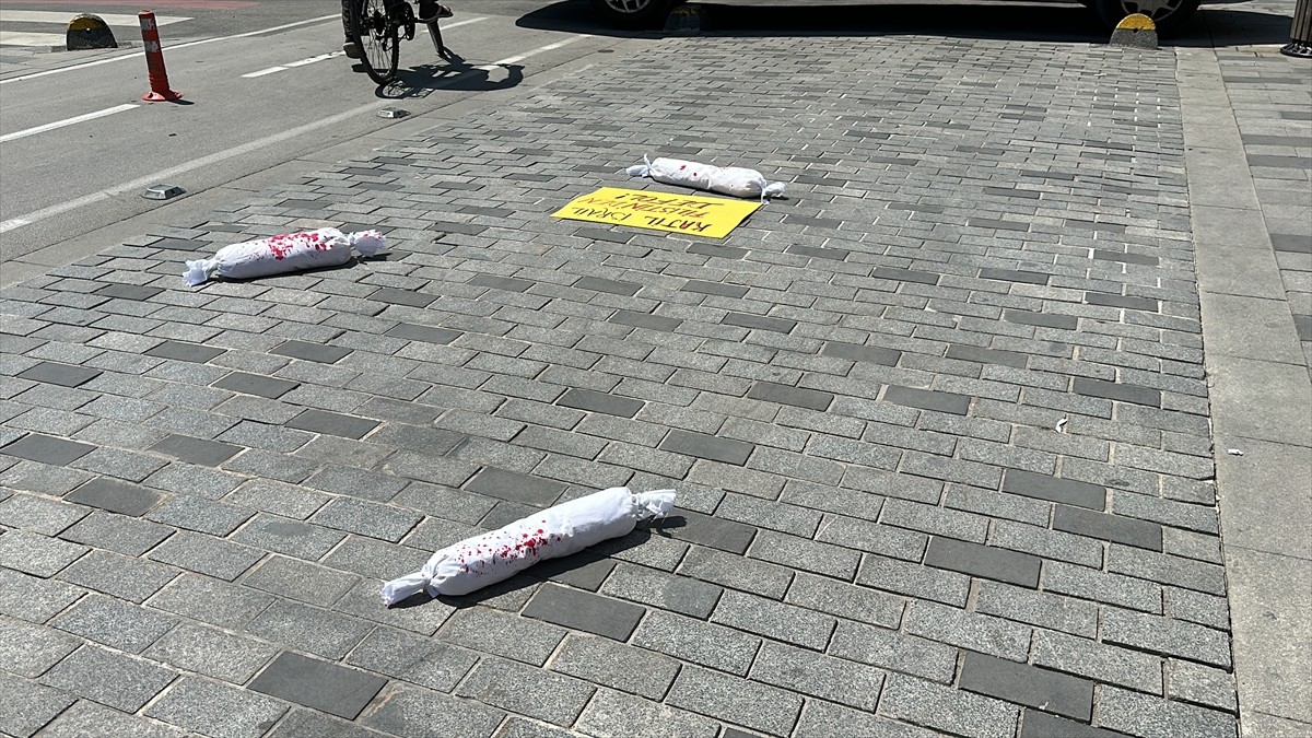 Düzce'de, İsrail'in Filistin halkına yönelik saldırılarını protesto etmek amacıyla...