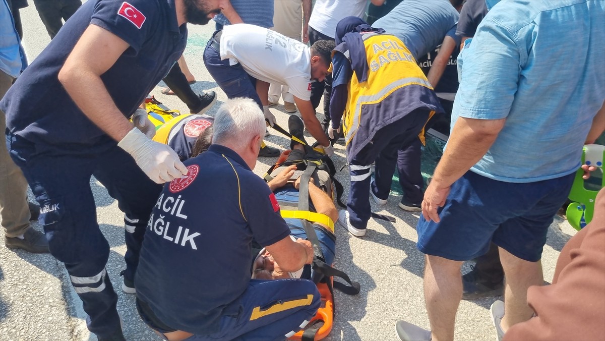 Düzce'nin Yığılca ilçesinde otomobilin devrilmesi sonucu 3 kişi yaralandı.