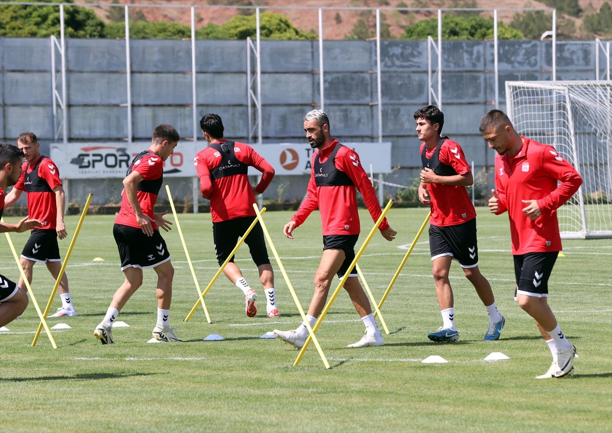 EMS Yapı Sivasspor, Trendyol Süper Lig'in ilk haftasında sahasında Trabzonspor ile yapacağı maçın...