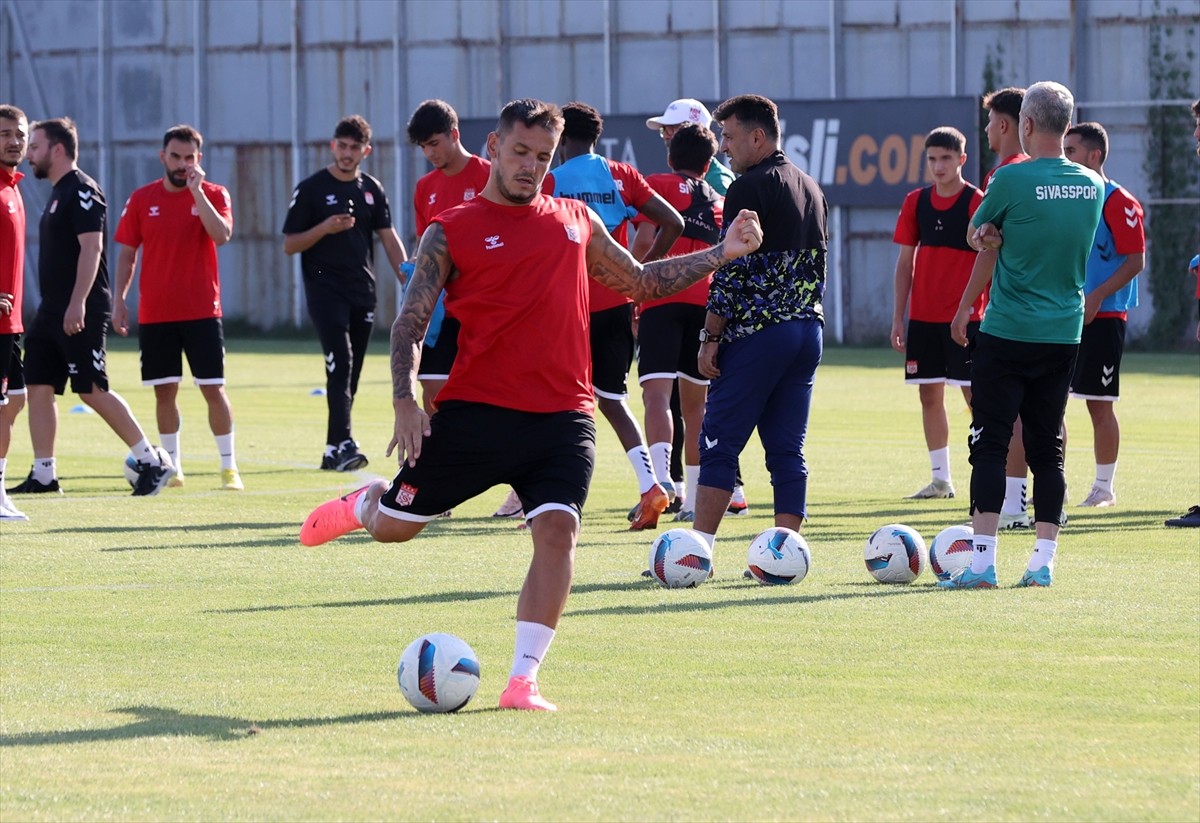 EMS Yapı Sivasspor, Trendyol Süper Lig'in ilk haftasında sahasında Trabzonspor ile yapacağı maçın...