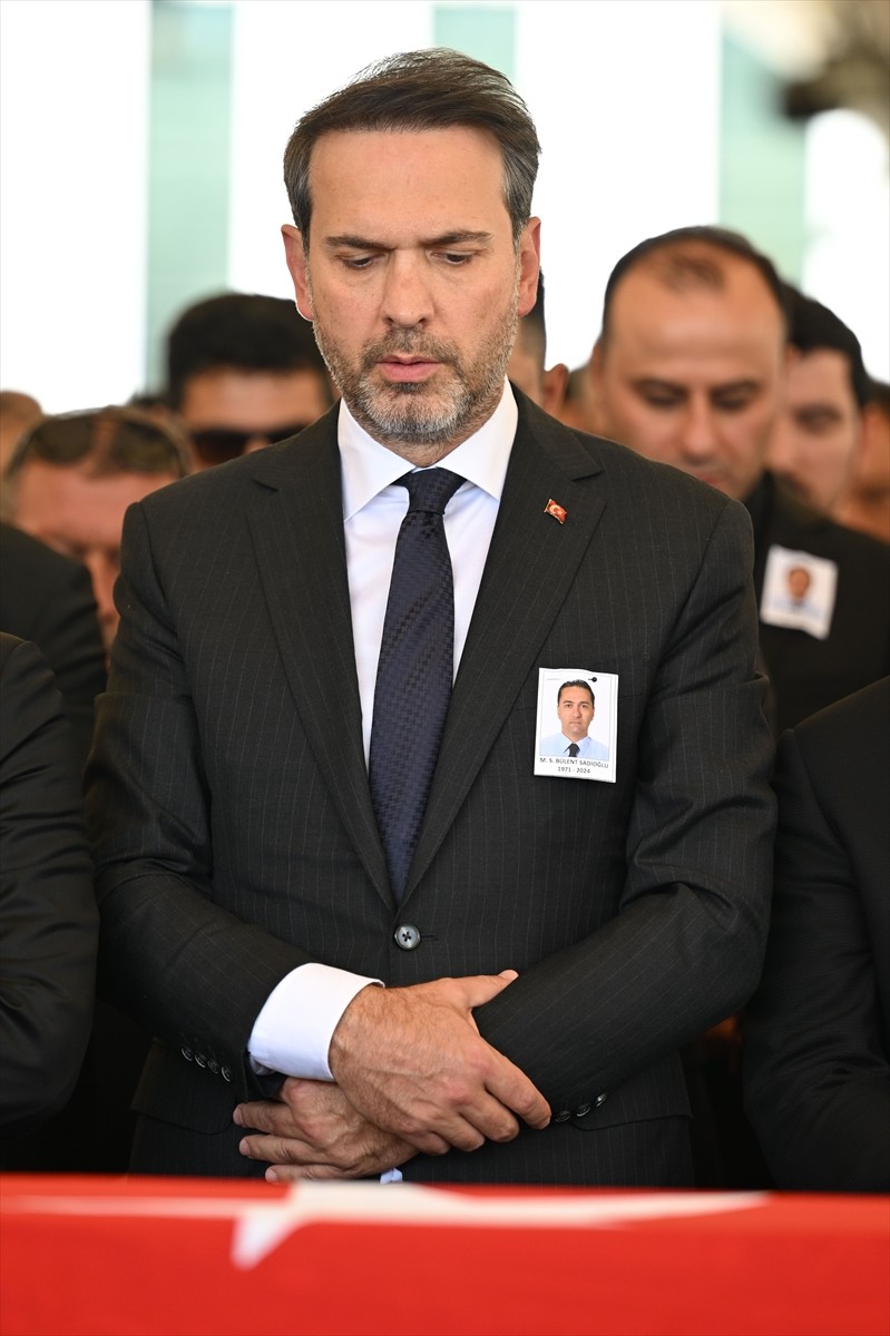 Enerji ve Tabii Kaynaklar Bakanı Alparslan Bayraktar (sol 3), Türkiye Petrolleri Anonim Ortaklığı...