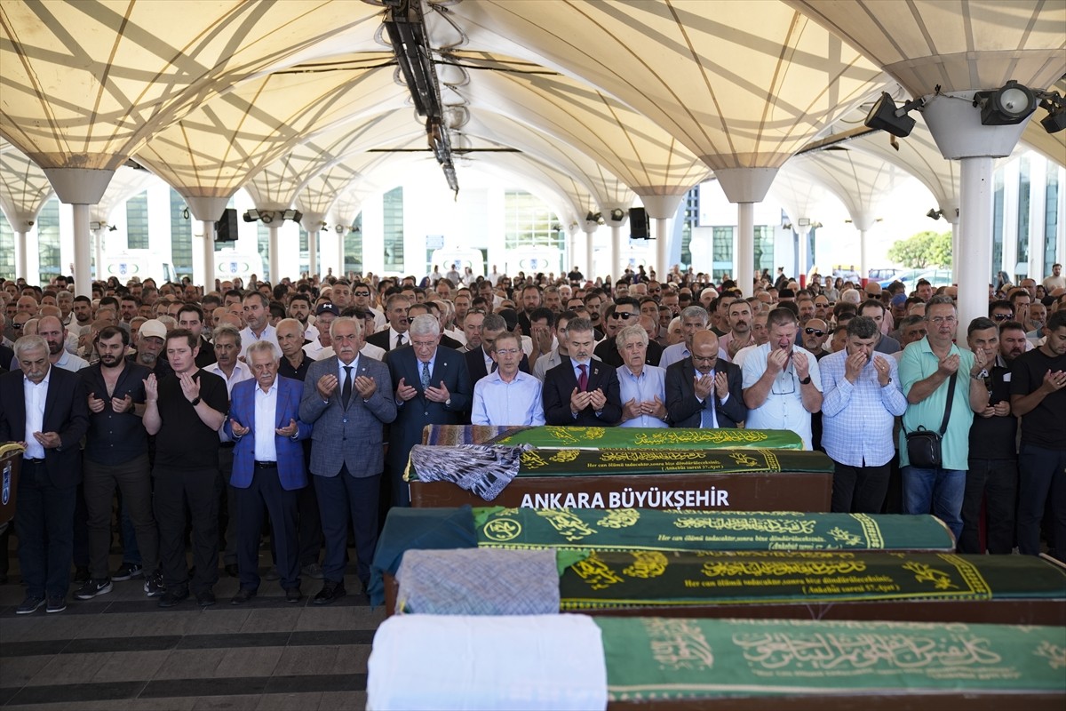 Eski bakanlardan Abdüllatif Şener'in oğlu Bedirhan Şener'in silahla vurarak öldürdüğü anneannesi...