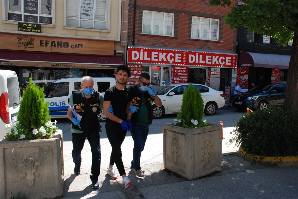 Eskişehir'in Tepebaşı ilçesinde köpeğine kötü muamelede bulunduğu iddiasıyla yeniden gözaltına...