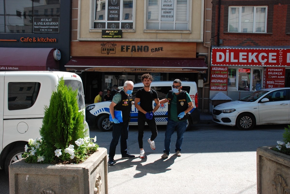 Eskişehir'in Tepebaşı ilçesinde köpeğine kötü muamelede bulunduğu iddiasıyla yeniden gözaltına...