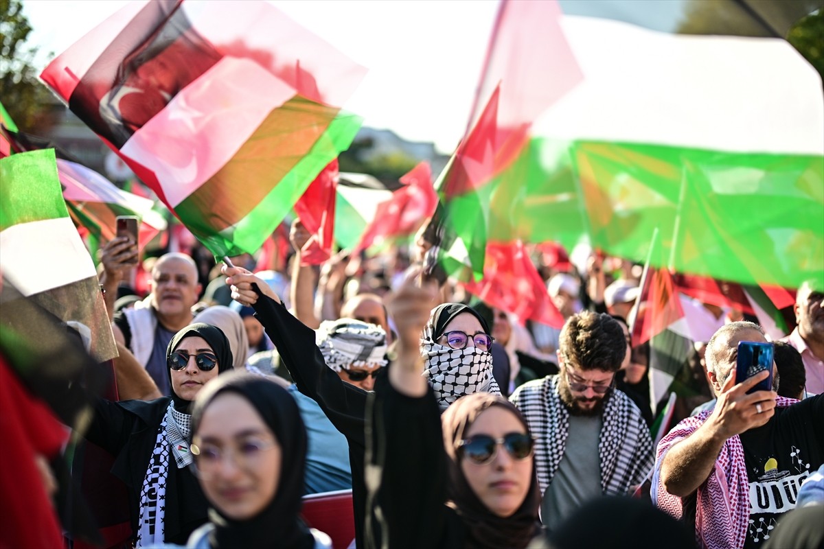 Filistin'e Destek Platformu öncülüğünde düzenlenen "Şehit Heniyye'den son çağrı" etkinliği için...